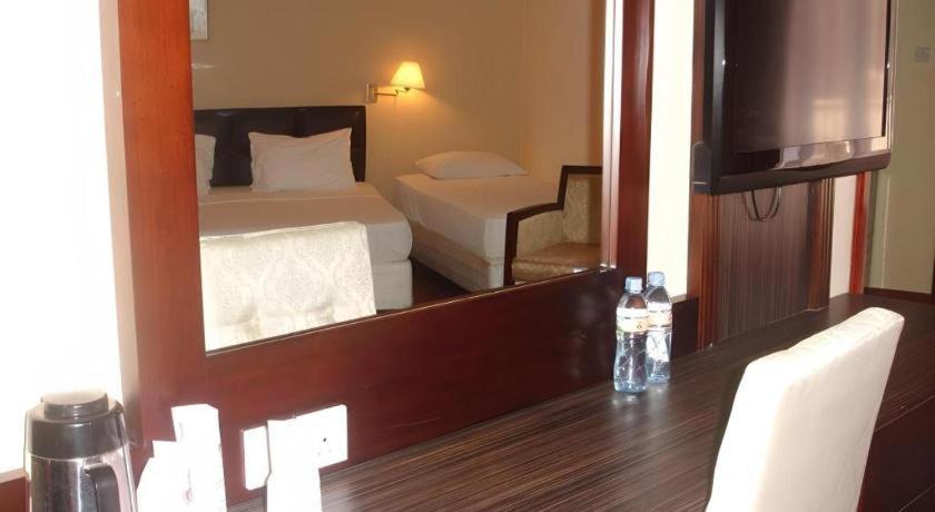 Devon Hotel Kandy Dış mekan fotoğraf
