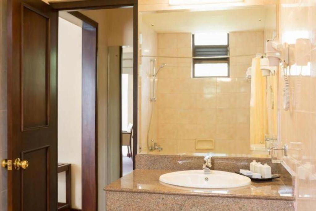 Devon Hotel Kandy Dış mekan fotoğraf